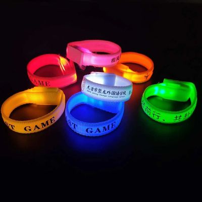 angepasste Farbe Mehrfarbige Beleuchtete Led Armband Flash Geschenke mit benutzerdefinierter Grafik