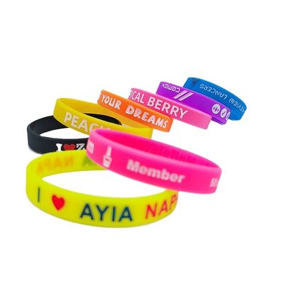 Geprägte Technik Mehrfarbiges Silikon-Armband Gummi-Armbänder für den nautischen Stil