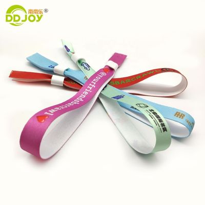 Personalisiertes Logo Polyester Festival Satin Gewebtes Band Armband für Veranstaltungen 350*15mm