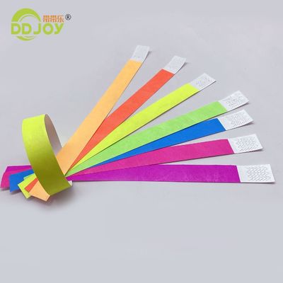Tyvek-Armband für Veranstaltungen und Festivals in lebendiger Neonfarbe