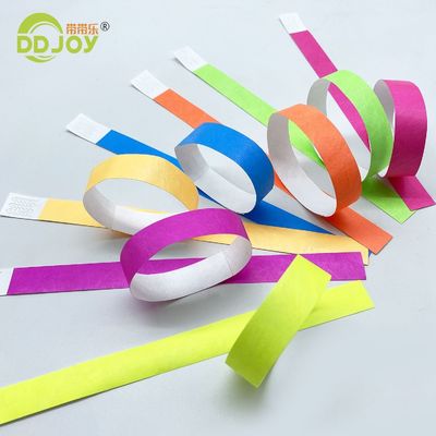 Tyvek-Armband für Veranstaltungen und Festivals in lebendiger Neonfarbe
