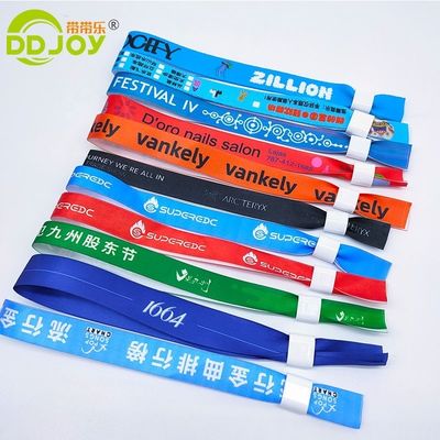 Gewirkte Textilgewebe Armbänder ideal für Veranstaltungen Festivals Parks Partys und Clubs