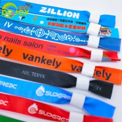 Gewirkte Textilgewebe Armbänder ideal für Veranstaltungen Festivals Parks Partys und Clubs
