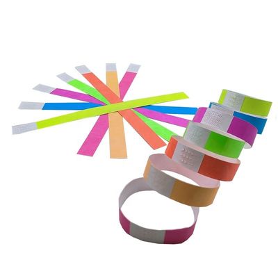 Machen Sie bei Festivals eine Aussage mit unserem Neonpapier-Tyvek-Armband in verschiedenen Farben
