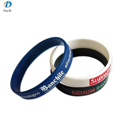 Kunststoffschmuck Hauptmaterial Custom Logo Gummi Armband für Ihr Unternehmen