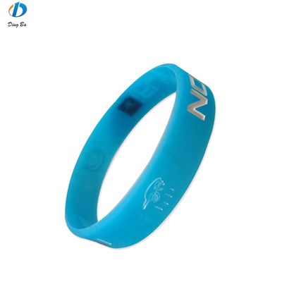 Kunststoffschmuck Hauptmaterial Custom Logo Gummi Armband für Ihr Unternehmen