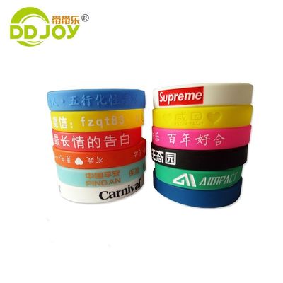 Rotes Silikon-Armband für Veranstaltungen Feste Farbe Erwachsenen-Armband Schmuck Art Armbänder