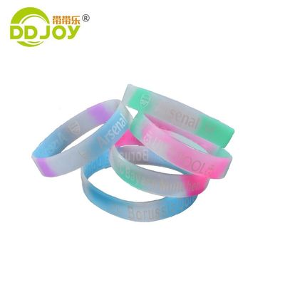 Rotes Silikon-Armband für Veranstaltungen Feste Farbe Erwachsenen-Armband Schmuck Art Armbänder