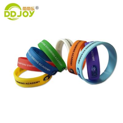 Rotes Silikon-Armband für Veranstaltungen Feste Farbe Erwachsenen-Armband Schmuck Art Armbänder