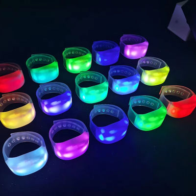 Kunststoffleuchten-Armbänder für alle Ihre Partybedarf glühen im Dunkeln und langlebig