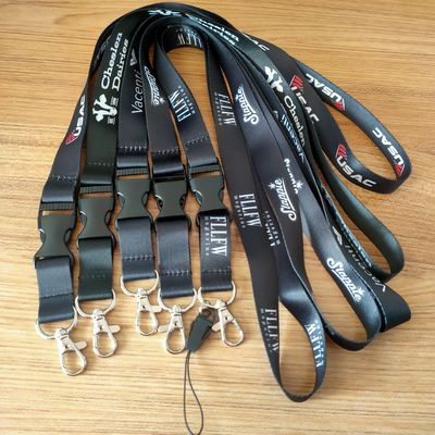 Seidenzubehör Farbstoffsublimation Polyester Lanyards für Schlüsselanhänger Custom Logo 900*15*0.65mm