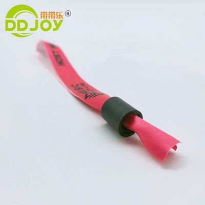 Geschlecht Bracelets aus gewebtem Band für Frauen in roter Farbe mit Kunststoffschiebeverriegelung