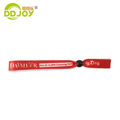 Benutzungsszenarien Personalisierte Satingewebe Armbänder für Veranstaltungen Festivals Partys und mehr