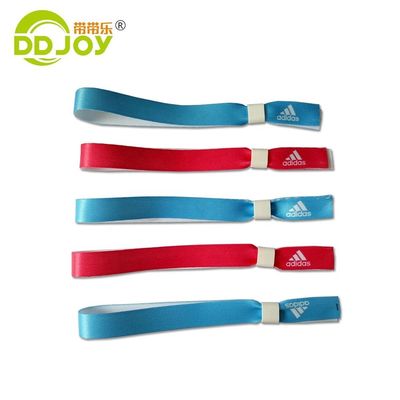 Benutzungsszenarien Personalisierte Satingewebe Armbänder für Veranstaltungen Festivals Partys und mehr