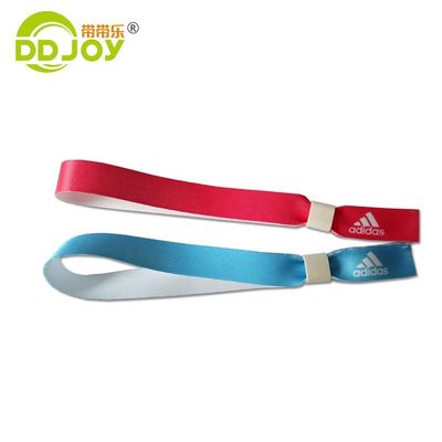 Benutzungsszenarien Personalisierte Satingewebe Armbänder für Veranstaltungen Festivals Partys und mehr