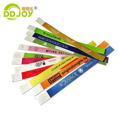 Massivfarbige Armbänder für Festivals und Partys