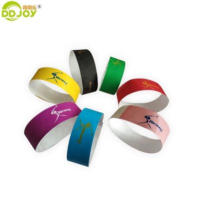 Veranstaltungsparty liefert Tyvek-Papier-Armbänder mit digitaler Drucktechnik