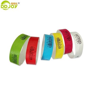 Veranstaltungsparty liefert Tyvek-Papier-Armbänder mit digitaler Drucktechnik